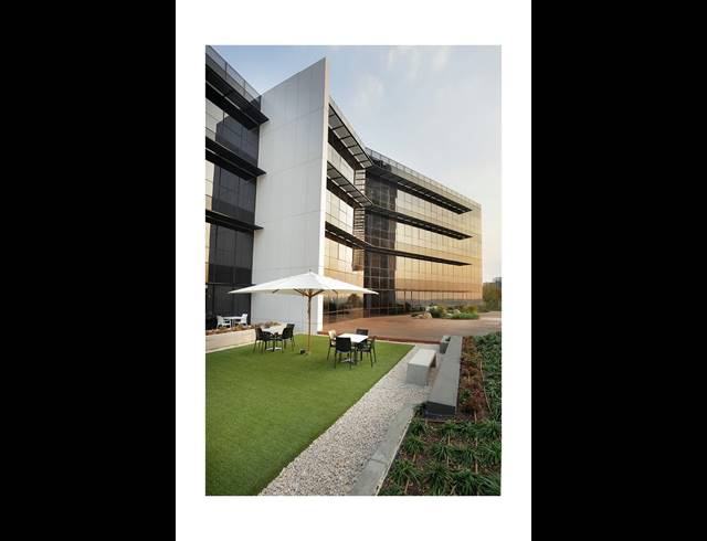 5,554M² BUSINESS CENTRE FOR SALE IN MORNINGSIDE